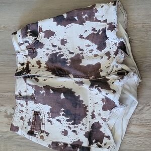 Size medium cowhide print shorts